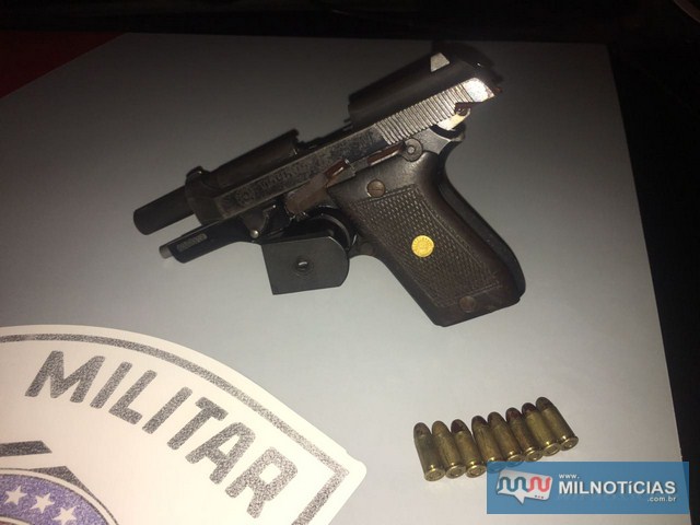 Foram apreendidos uma pistola da marca Taurus, calibre. 7,65, municiada com 8 cartuchos intactos. Foto: MANOEL MESSIAS/Agência