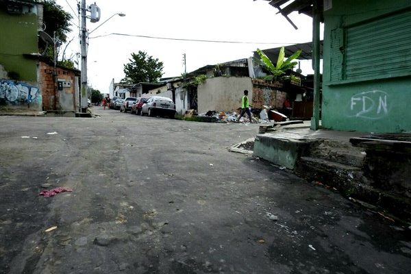 Trio foi morto no bairro Raiz, Zona Sul de Manaus (Foto: Adneison Severiano/G1 AM).