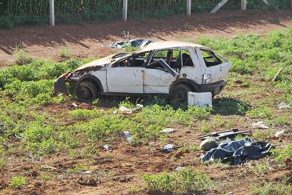 Veículo que carregava sete pessoas capotou no km 560 da BR-163, em Nova Mutum (Foto: Djeferson Kronbauer/Arquivo Pessoal).