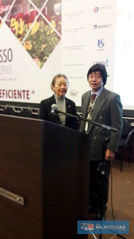Proposta de instalação de Campus da USP na região Oeste e Noroeste do Estado idealizado pelo ex-prefeito Jamil Ono e apresentada no plenário do 61º Congresso Estadual de Municípios pela prefeita Tamiko Inoue foi aprovada com louvor. Foto: Secom/Prefeitura