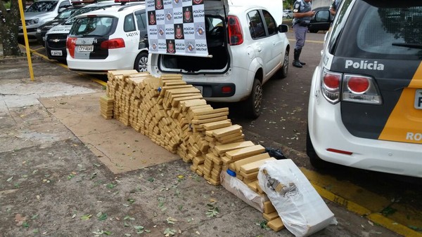 Carga de maconha foi apreendida em Presidente Venceslau nesta quarta-feira (17) (Foto: Cedida/Polícia Militar Rodoviária)