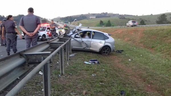 Homem morre em troca de tiros com a polícia na Carvalho Pinto em Jacareí (Foto: Arquivo Pessoal).