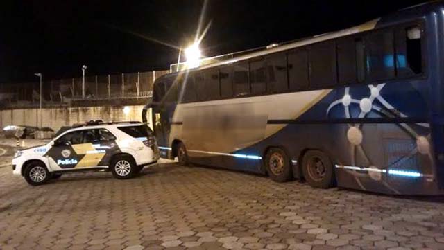 Ônibus foi apreendido em Presidente Epitácio (Foto: Cedida/Polícia Militar Rodoviária)