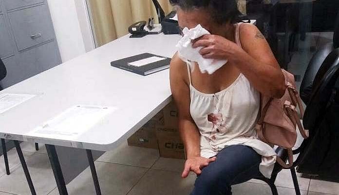 Vítima de violência chora no plantão policial de Araçatuba, na noite deste domingo (Fotos: Regional Press)