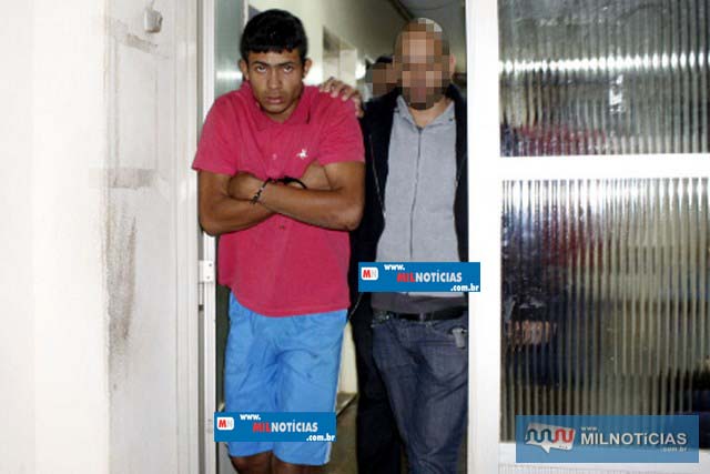 'Luquinha' é encaminhado por um policial civil para a cadeia de Pereira Barreto. Foto: Manoel Messias/Mil Noticias