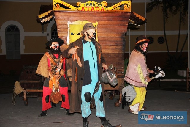 Espetáculo circense do Circuito Cultural divertiu jovens, crianças e adultos na última sexta em Andradina. Fotos: Secom/Prefeitura
