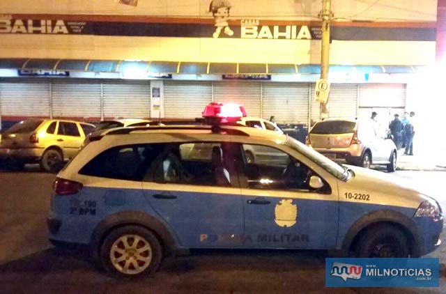 Diversas viaturas estão perseguindo os criminosos. Foto: JP News