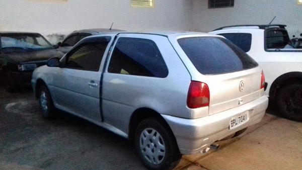 Carro utilizado pelo acusado para levar o corpo da mulher foi reconhecido por funcionário da fábrica (Foto: Alan Schneider / TV TEM)