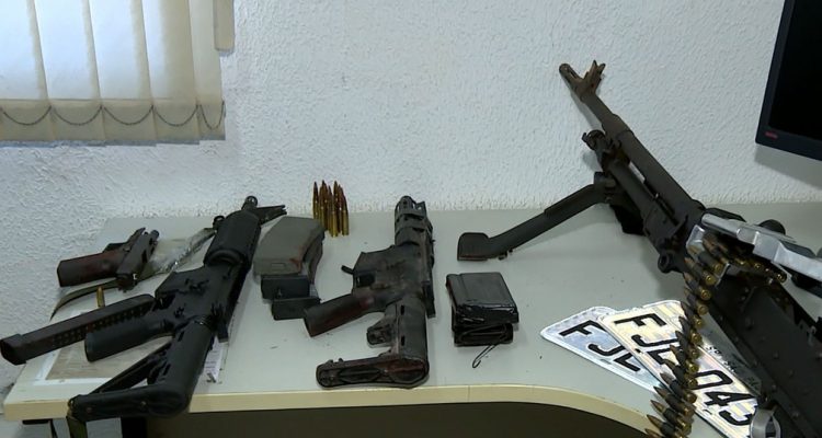 Armas encontradas com a quadrilha em Indaiatuba (Foto: Reprodução EPTV).
