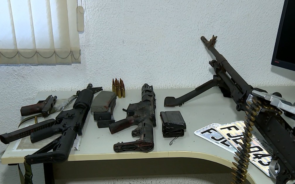 Armas encontradas com a quadrilha em Indaiatuba (Foto: Reprodução EPTV).