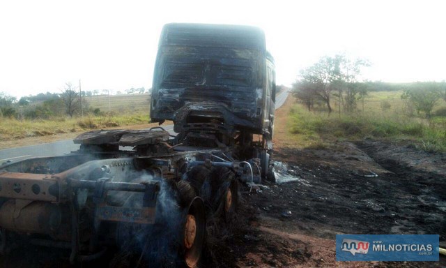carreta_incendiada (2)