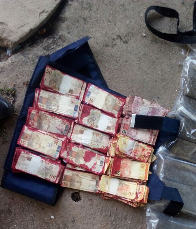 R$ 30 mil reais em notas manchadas foram encontradas em chácara em Sumaré (SP) (Foto: Reprodução/EPTV).