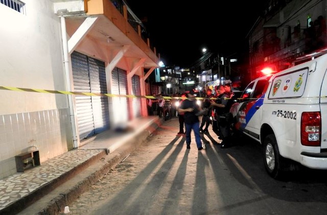 Crime ocorreu na rua 1º de maio, no bairro Compensa, Zona oeste de Manaus (Foto: Ive Rylo/G1AM).
