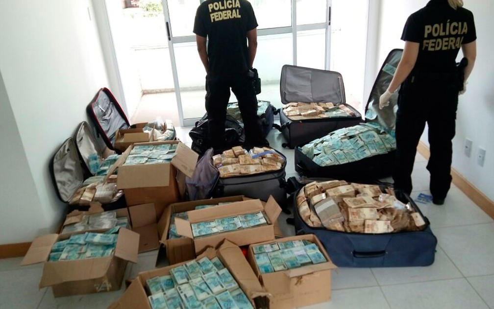 Dinheiro foi encontrado em apartamento em Salvador (Foto: PolÃcia Federal)