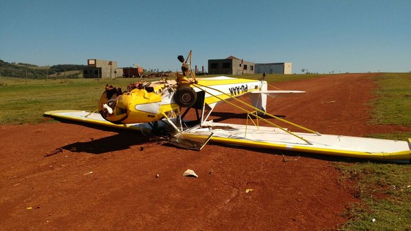 Polícia Civil vai investigar as causas do acidente com avião experimental em Itaí (Foto: Pedro Salgado/TV TEM).