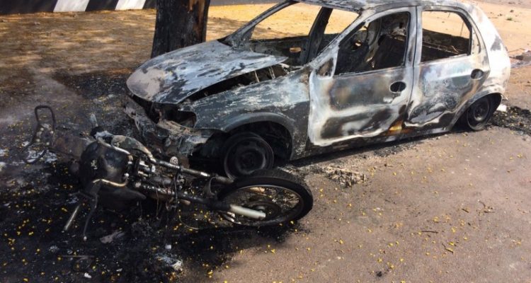 Aproximadamente 10 veículos foram incendiados. Foto: Polícia Civil