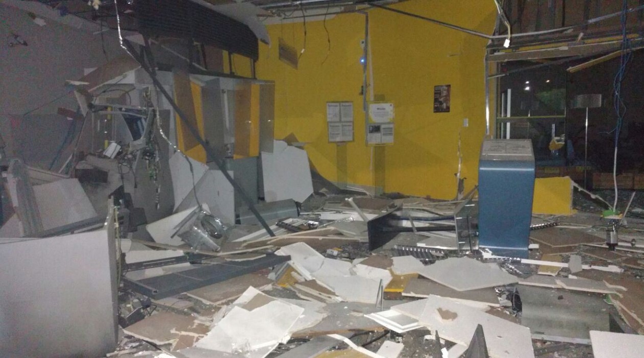 Criminosos explodiram caixas eletrônicos em Campos de Holambra (Foto: Arquivo pessoal).