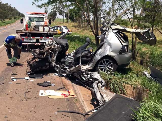 Carro em que os diretores do sindicato estavam (Foto: André Modesto/TV TEM)