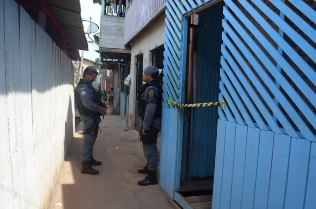 Supeito de tráfico de drogas morreu em uma 'boca de fumo' (Foto: Jorge Abreu/G1).