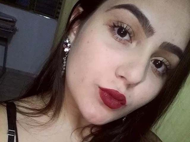 A adolescente Emanuelle Franco Vivo , de 14 anos, morreu após cair de um cavalo. Foto: Facebook