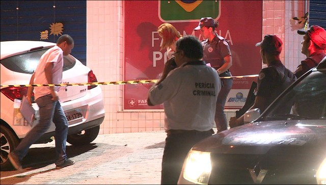 Perícia esteve no local do crime para colher provas (Foto: Reprodução/EPTV).
