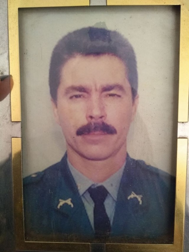 Os policiais foram à casa do soldado e, de acordo com o boletim, o portão da residência estava entreaberto e a porta que dá acesso à sala estava encostada, com a chave para o lado de fora. Segundo consta no BO, os policiais encontraram o policial caído no banheiro e acionaram uma equipe do Serviço de Atendimento Móvel de Urgência (Samu), que constaram que ele estava morto. A Polícia Civil do município também foi acionada e compareceu ao local. Uma testemunha informou que viu um homem entrando na casa de Ranulfo por volta de 23h de terça-feira (17).