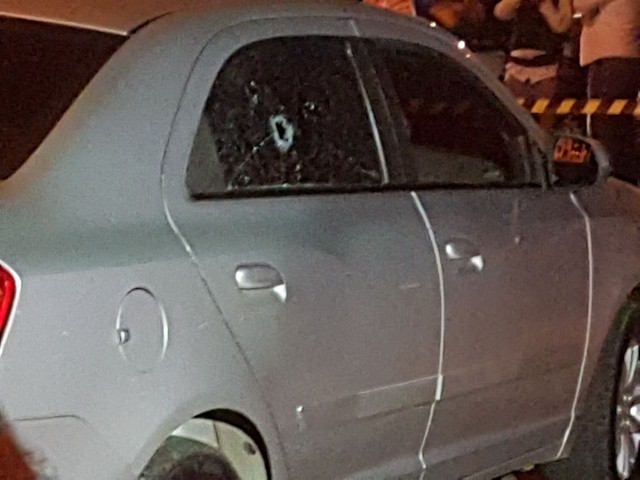 Policial militar é morto a tiros dentro próprio carro em Macapá (Foto: Jailson Santos/Rede Amazônica).