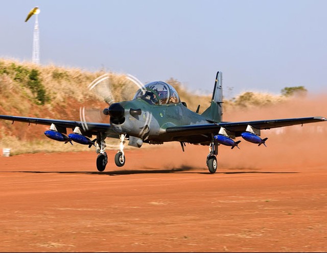 A-29 Super Tucano é usado por 13 forças aéreas no mundo (Foto: Divulgação/Embraer).