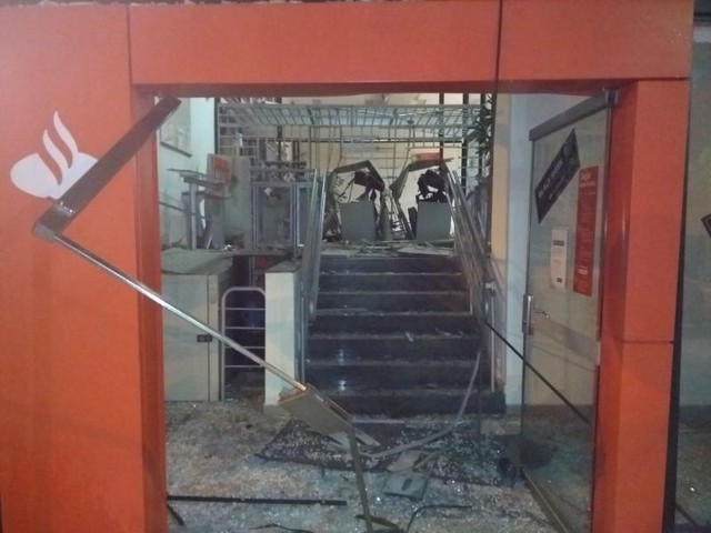 Explosão de caixa eletrônico em Uchoa (Foto: Divulgação/Polícia Militar)
