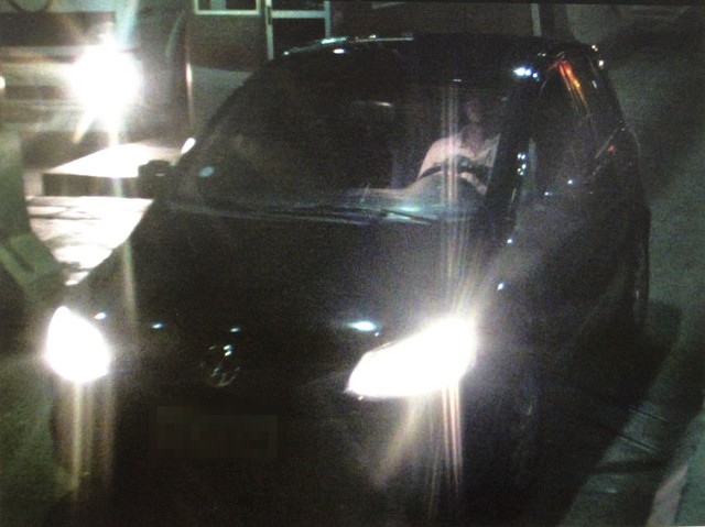 Suspeito flagrado por câmera de pedágio dirigindo o carro da vítima (Foto: Reprodução).