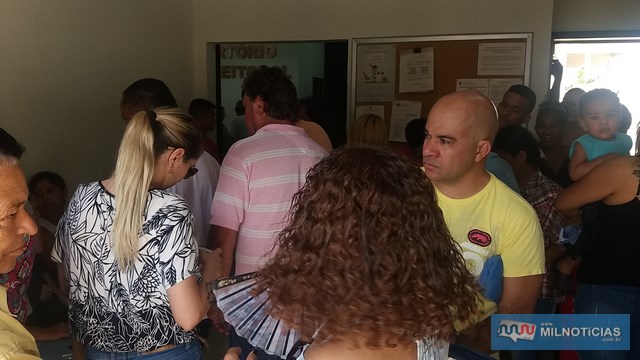 Saguão do Cartório Eleitoral ficou cheio de pessoas com medo de serem multadas devido a informações falsas na internet. Foto: MANOEL MESSIAS/Agência
