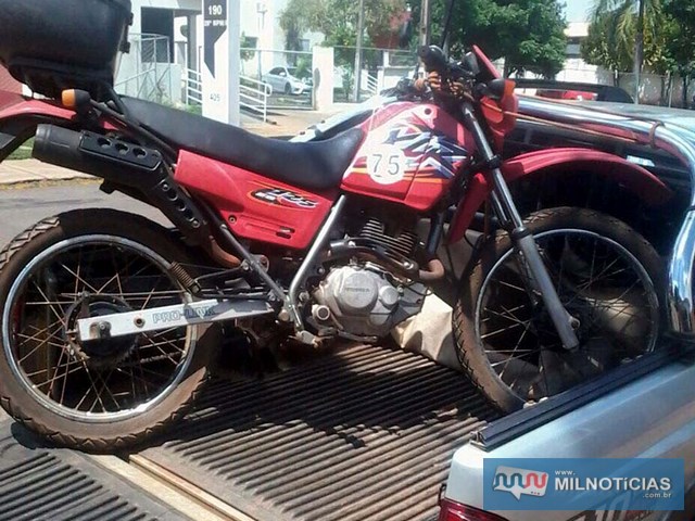 Motocicleta foi furtada de uma oficina mecânica de Andradina onde havia sido deixada para conserto pela Prefeitura de Castilho. Foto: DIVULGAÇÃO