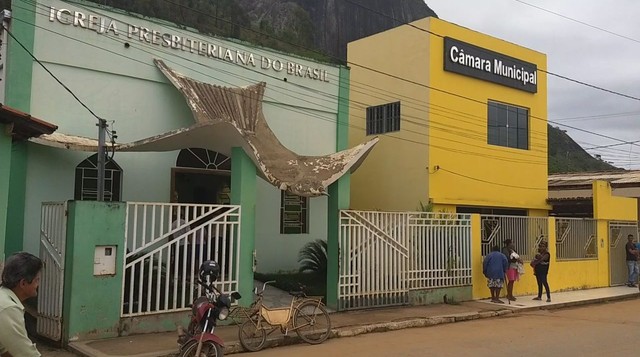 Vítima foi velada em igreja ao lado da Câmara Municipal, que é presidida pelo suspeito do crime (Foto: Alexandre Kapiche/InterTV dos Vales)