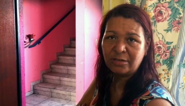 Selma Fátima da Costa, de 48 anos, retirou a criança do apartamento em chamas (Foto: Valmir Custódio/G1).