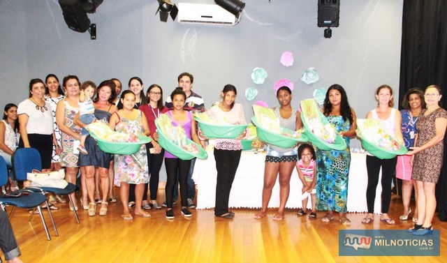 Mamães e familiares receberam o carinho das equipes da Promoção Social. Foto: Secom/Prefeitura