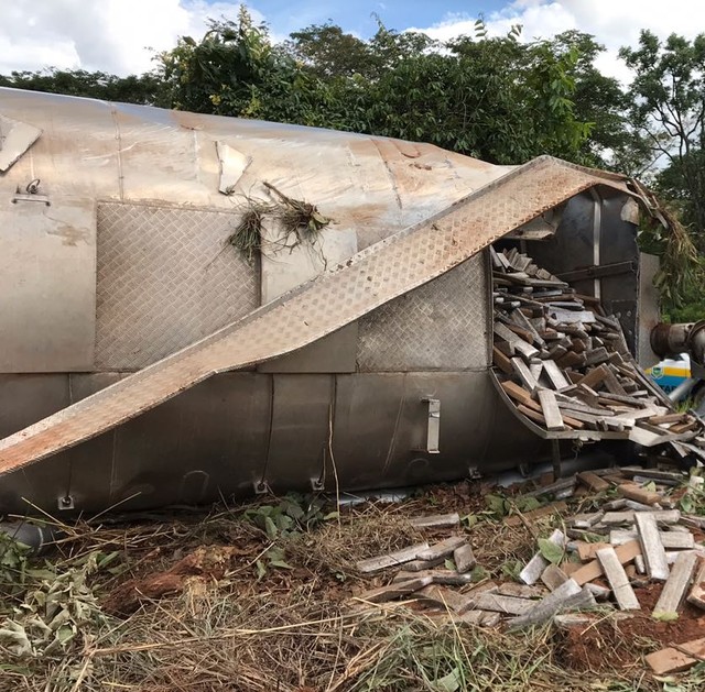 Droga espalhou para fora do tanque (Foto: PRE/Divulgação).
