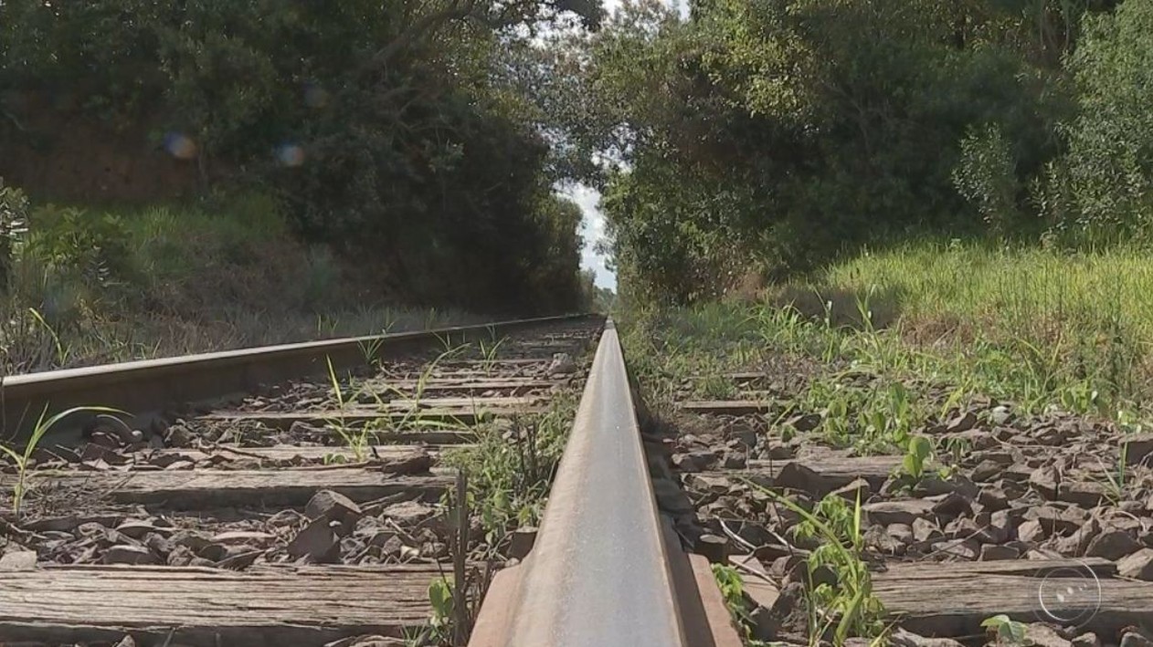 Menino foi encontrado em um bairro da zona rural de Botucatu, a cerca de 100 km de onde teria embarcado em Bauru (Foto: Reprodução / TV TEM ).