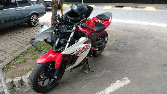 Artista plástico morreu em acidente de moto em Suzano (Foto: Maiara Barbosa/G1).