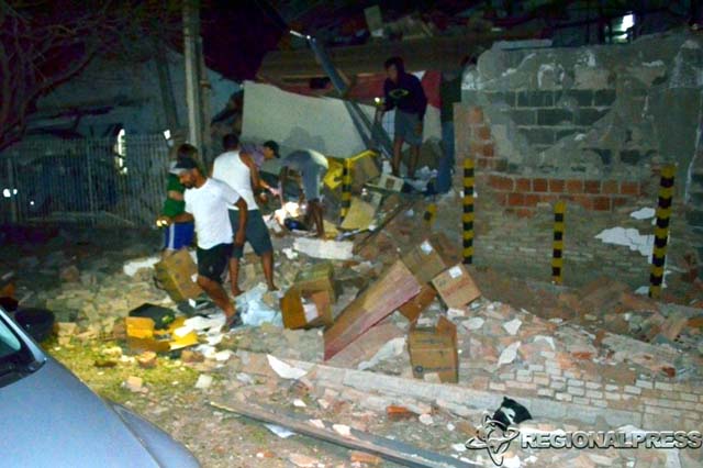 Parte de prédio da empresa de valores Protege ficou destruída (Foto: Arquivo Pessoal)