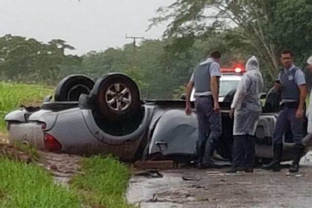 Médico morreu ao capotar caminhonete em uma estrada vicinal em Populina (SP) na manhã desta quarta-feira (31) (Foto: Arquivo Pessoal ).