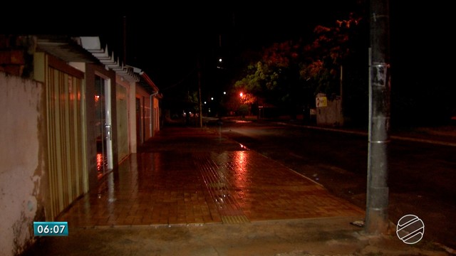 Mulher foi morta na frente de casa, em Campo Grande, MS (Foto: Reprodução/ TV Morena).