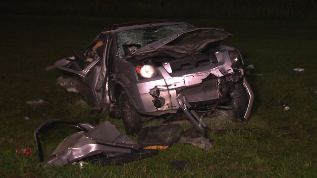 Carro envolvido em acidente na Imigrantes (Foto: Reprodução/TV Globo).