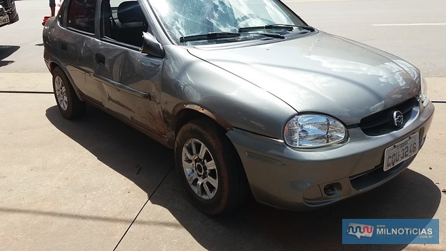 Corsa sofreu amassamentos na lataria das duas portas, paralama dianteiro e quebra do retrovisor, os três do lado direito. Foto: MANOEL MESSIAS/Agência