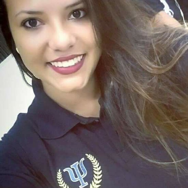 Adolescente foi arremessada do carro após o impacto (Foto: Arquivo Pessoal).