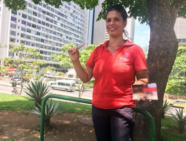 Jorgina Cordeiro Muniz, de 38-anos, trabalha apenas 4 horas por dia, mas gostaria de trabalhar ao menos o dobro para ter renda maior (Foto: Daniel Silveira/G1)