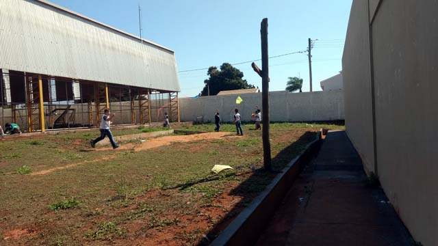 Escola Leonor Salomão está localizada no bairro Santa Cecília e foi vítima de bandidos no último final de semana. FOTO: DIVULGAÇÃO