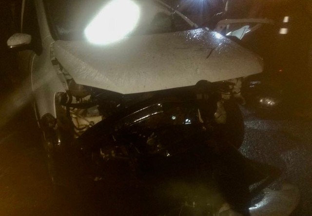 Veículo teve a frente completamente destruída pelo impacto (Foto: J. Serafim / Divulgação).
