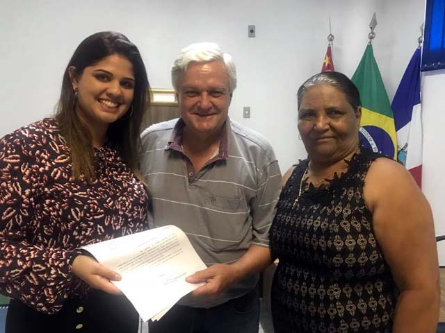 Prefeita Thauana Duarte (esq.), deputado José Mentor e vice Edileuza Cruz. Foto: Assessoria de Comunicação