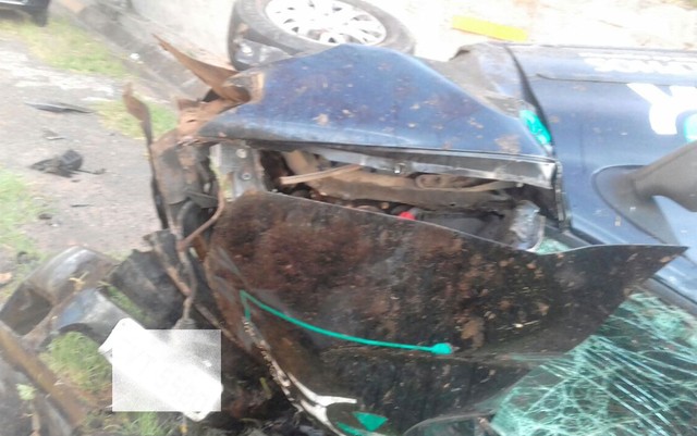 Carro envolvido em acidente com morte em Mogi Mirim (Foto: Reprodução/EPTV ).