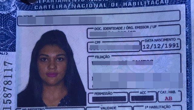 Mulher foi encontrada morta a facadas dentro do apartamento onde morava em Itaquaquecetuba (Foto: Polícia MIlitar/divulgação).